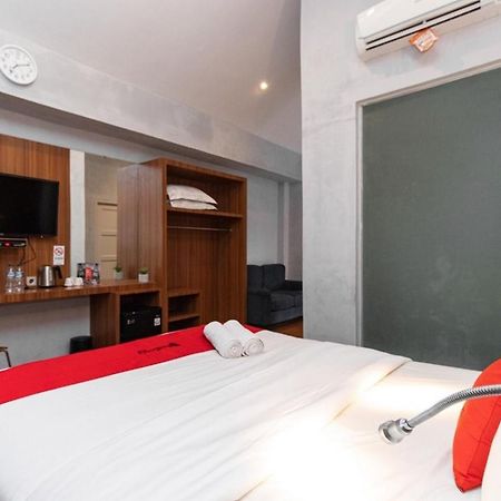 Reddoorz Premium Near Centre Point Mall Медан Экстерьер фото