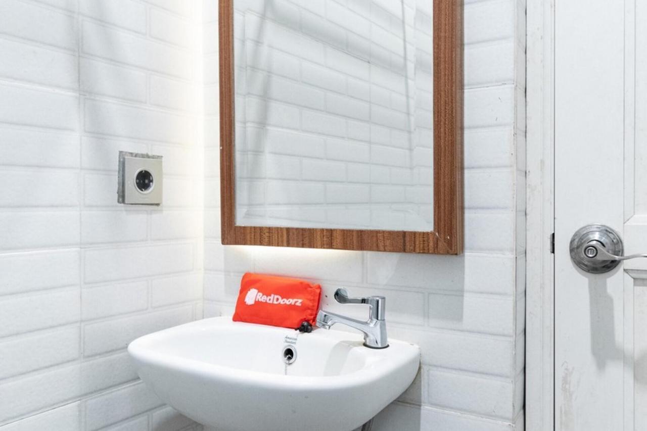 Reddoorz Premium Near Centre Point Mall Медан Экстерьер фото