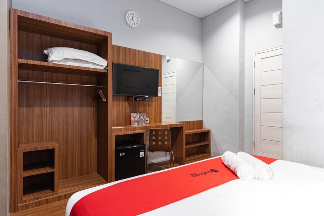 Reddoorz Premium Near Centre Point Mall Медан Экстерьер фото