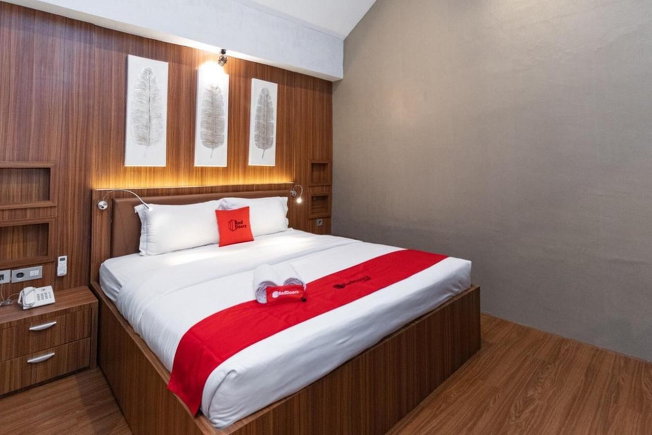 Reddoorz Premium Near Centre Point Mall Медан Экстерьер фото