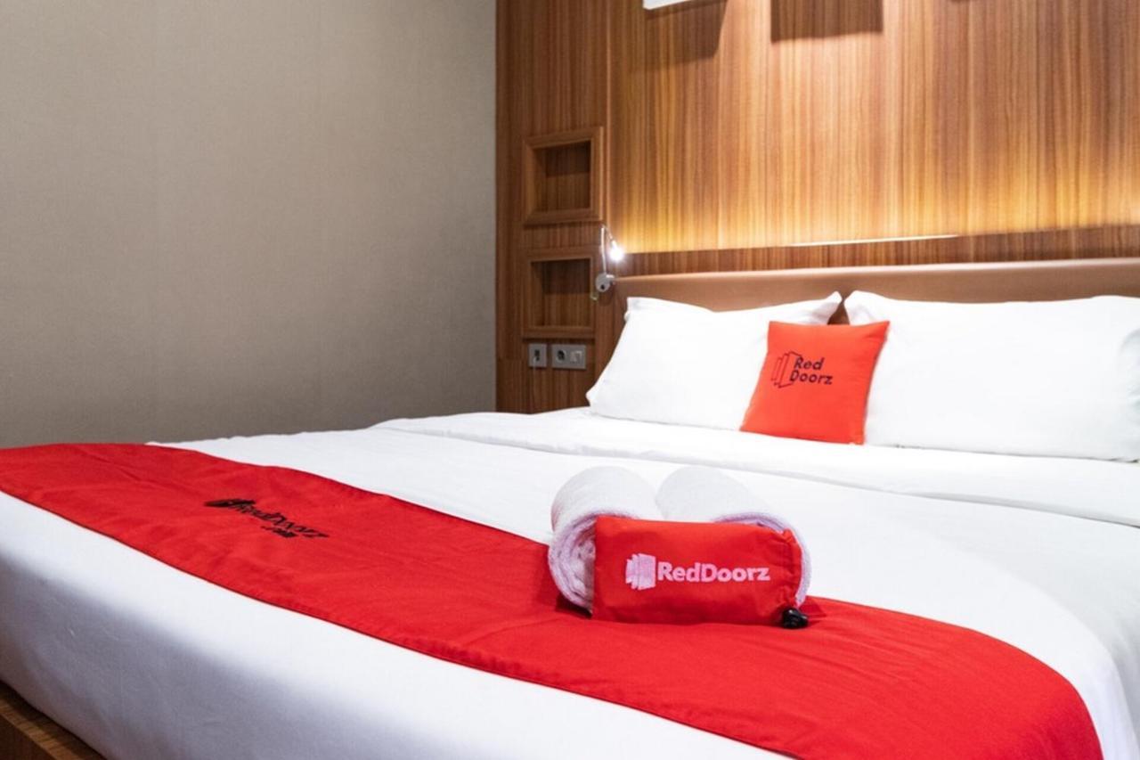 Reddoorz Premium Near Centre Point Mall Медан Экстерьер фото