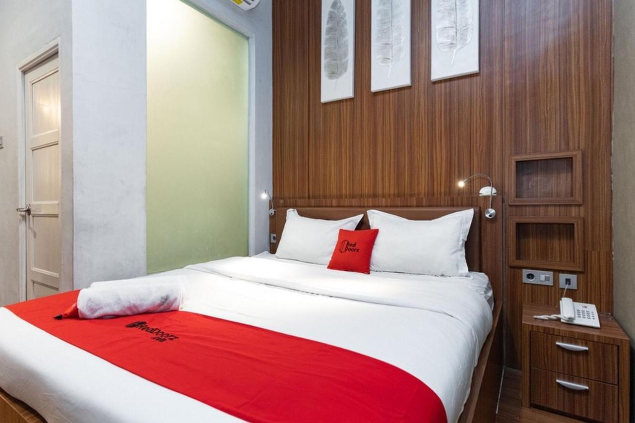 Reddoorz Premium Near Centre Point Mall Медан Экстерьер фото