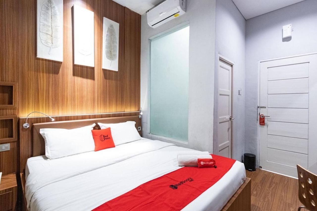 Reddoorz Premium Near Centre Point Mall Медан Экстерьер фото